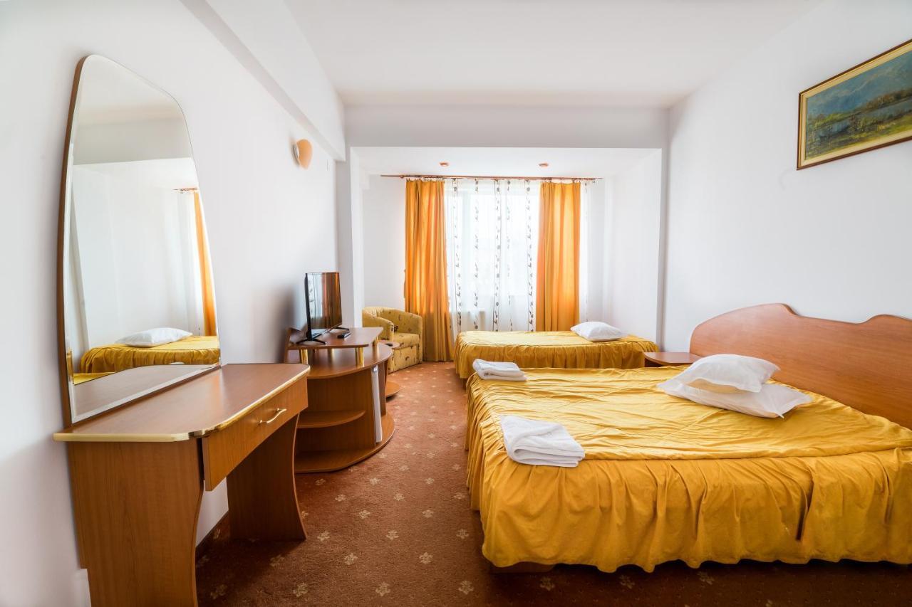 Hotel Atlantis Tulcea Exteriör bild