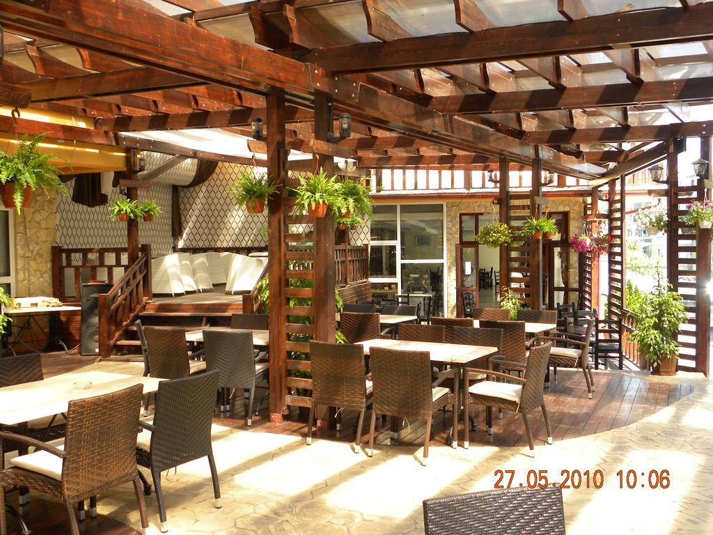 Hotel Atlantis Tulcea Exteriör bild